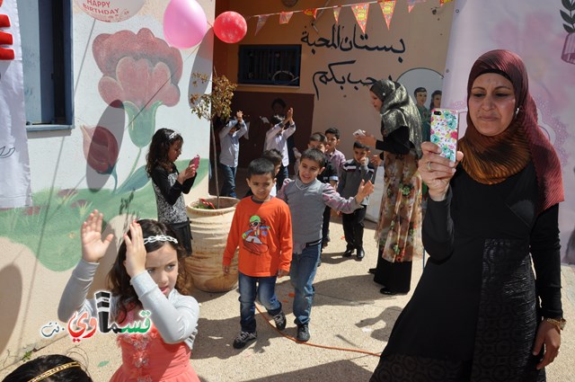 كفرقاسم – فيديو: بساتين الامل, السلام , والمحبة تحتفل بعيد الام على انغام عمو انس وجوقته ..
